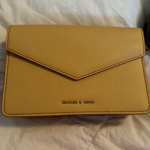Charles & Keith small purse - Picture 2 of 7